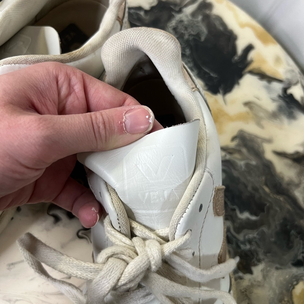Veja V10 White Rose Gold Sneaker - Picture 8 of 10